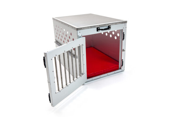 Red primo pad in an East Coast Kennel