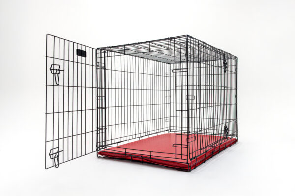 Wire crate with red Primo Pad